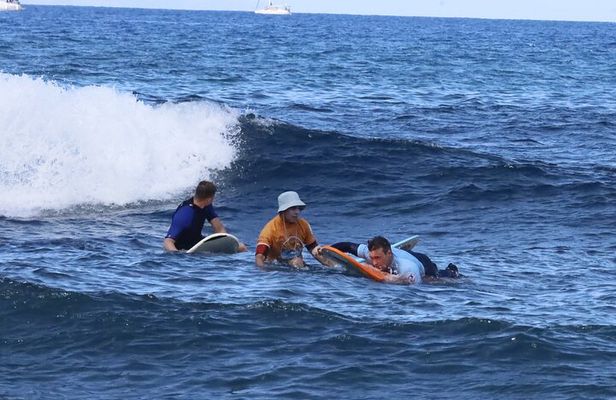 Premium Group Surf (2h) – Only 5 Students, Equitm. Incl (+14 years)
