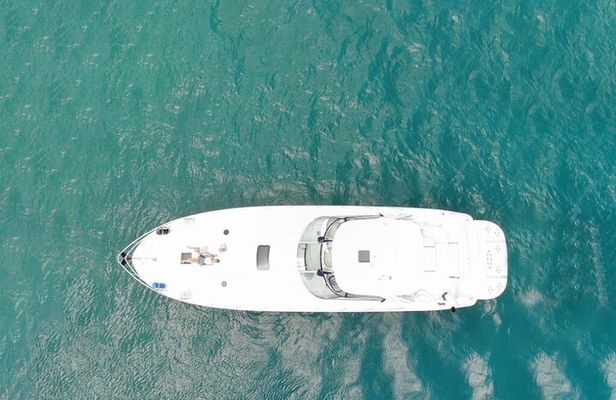 Cruise in style on our 60-foot yacht in Cancun for 20 people