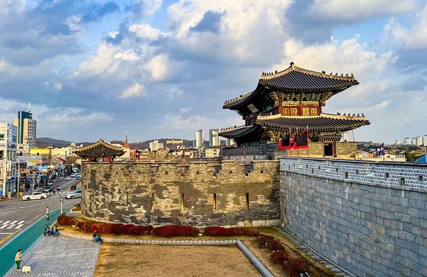 Private Day Trip to Korean Folk Village and Hwaseong Fortress