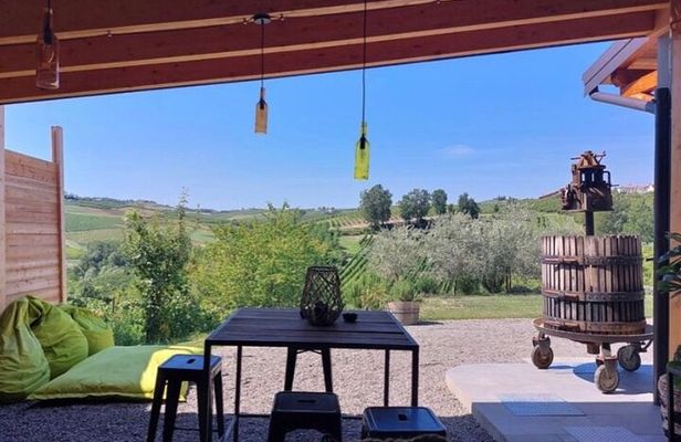 Panoramic wine tasting in Oltrepò Pavese