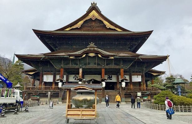 Snow Monkey Park & Zenkoji Temple Nagano Pvt. Full Day Tour.