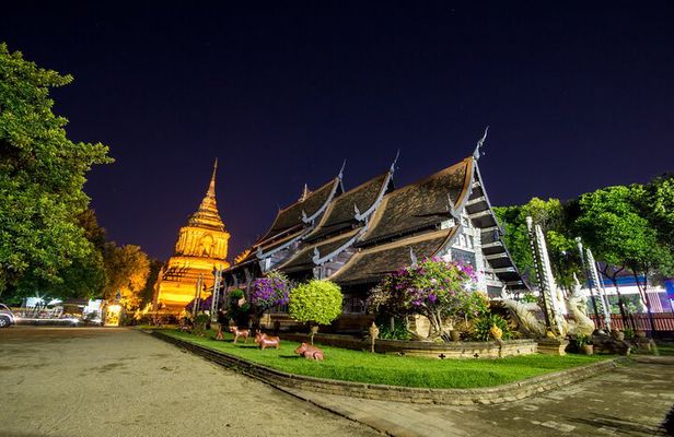 Chiang Mai: Private Historic Old City Bike Tour - Night