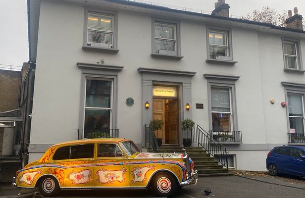The Beatles London walking tour. From Abbey Road to the Roof Top