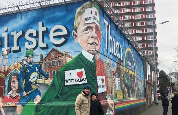 Black Taxi Tour of Belfast – Politics, Murals & Local Stories