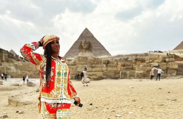 Embark on a top-rated Giza tour: Great Pyramid, Sphinx, lunch