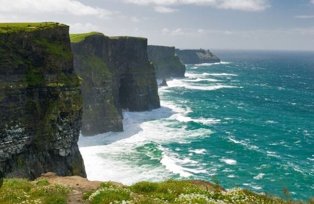 Cliffs of Moher, Burren and Bunratty with Private Chauffeur Tour