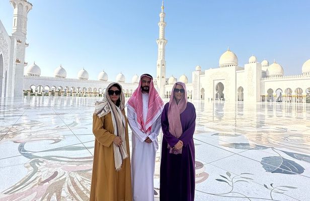 Abu Dhabi Tour with Sheikh Zayed Grand Mosque Visit
