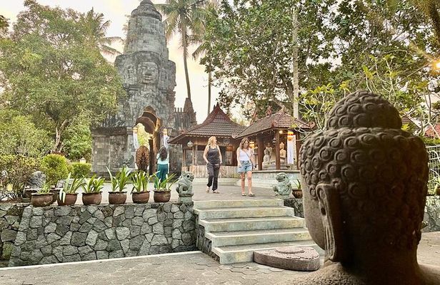 Borobudur sunrise and Yogyakarta day tour