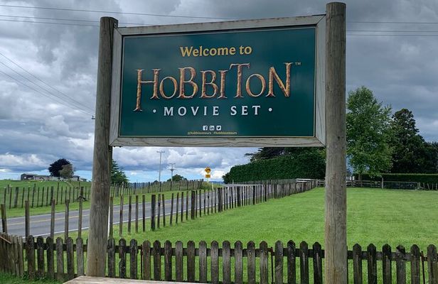 Private Hobbiton, Te Puia and Rotorua Day Tour from Auckland