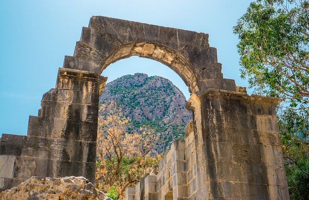 A Day of Andalusian Beauty in Hammamet, Oudhna and Zaghouan