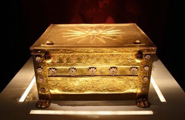 Day Tour at Royal Tombs of Aigai and Museum of Pella with pickup