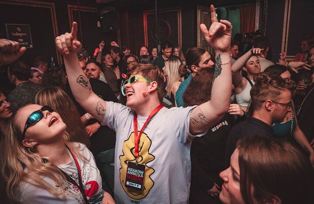 Krakow Pub Crawl with Free Alcohol & Karoake +4 Clubs/Bars 