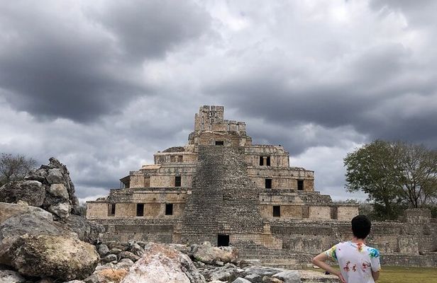 Edzná in Colectivo, a Voyage Through History with a Local Guide