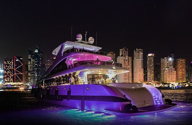 Superyacht Experience in Dubai with Dinner and Live Music