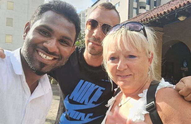 Colombo tuk tuk city tour -Entry Fees, and food Included 