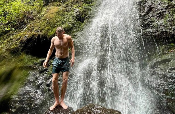 Waterfall Hike in Hawaii - Private Transportation/Group