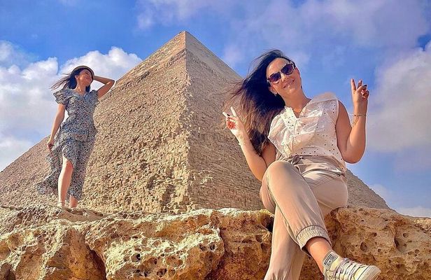 Private inclusive day Tour to Giza Pyramids, Memphis and Sakkara.