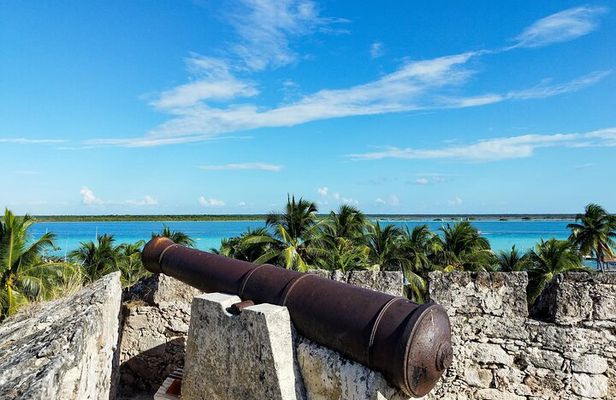 Bacalar Fort and Blue Lagoon Boat Ride Combo Adventure