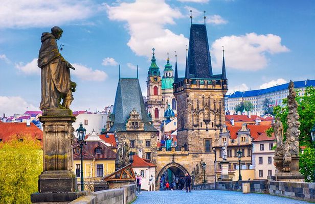 Private Traditional Food Walking Tour in Prague Old Town