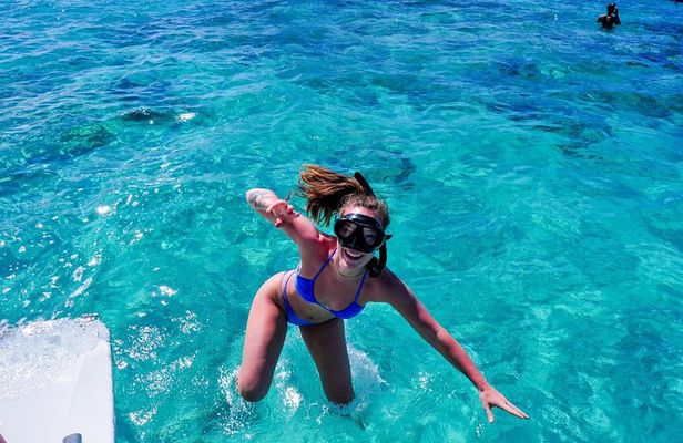 Luxury Catamaran Cruise with Open Bar and Snorkel in Punta Cana