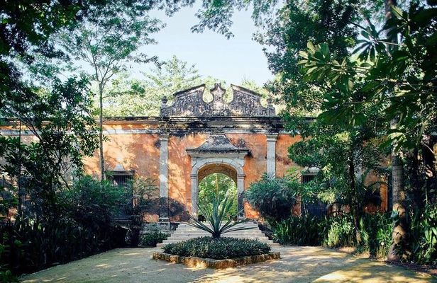 Visit to the Archaeological Zone of Edzná and the Ex Hacienda Uayamón