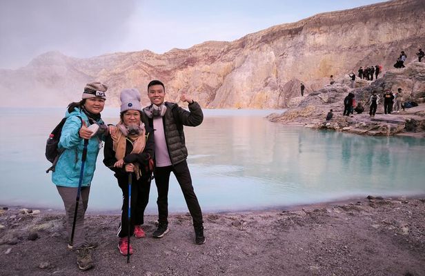 3-Day Tour: Mt Bromo, Ijen Crater & Madakaripura Waterfall