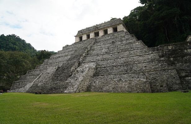 Tour in the Archaeological Zone of Palenque With Guide Included