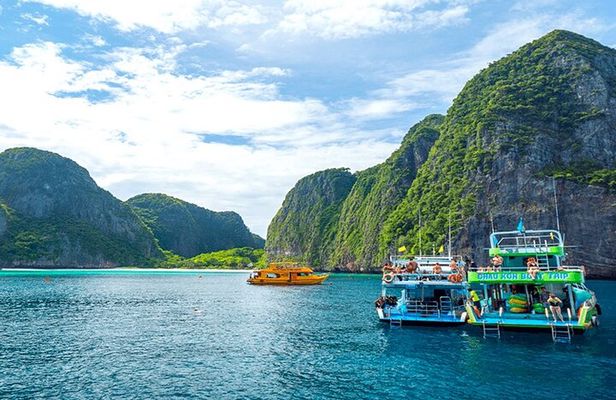 Phi Phi Khai Islands Excursion with Seaview & Lunch by speedboat