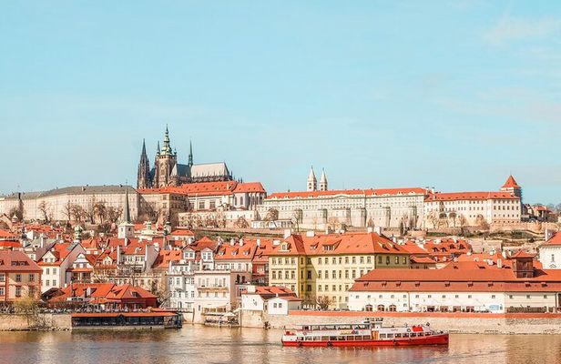 Discover the Best of Prague: Private Tour incl Best beer tasting
