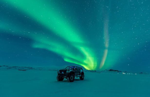 Private Northern Lights by Super Truck 4x4