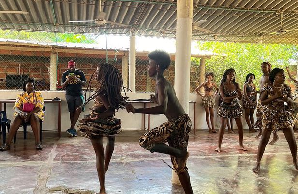 Palenque Native Guide, free entrance tickets, dance show & lunch