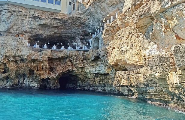 From Bari: Visit Polignano a Mare with street food tour
