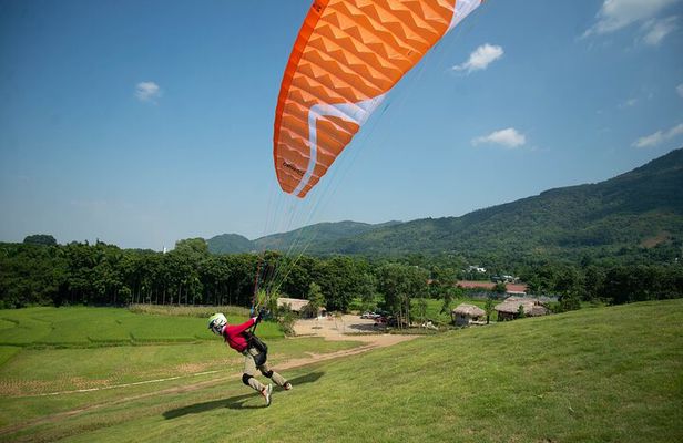 Hanoi Paragliding COMBO: Tandem paraglide + course (full-day)