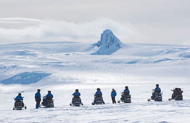 Snowmobile tour on Vatnajökull