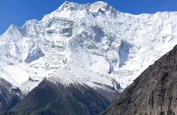 8 Days Private Guided Trekking in Annapurna Circuit with Pickup