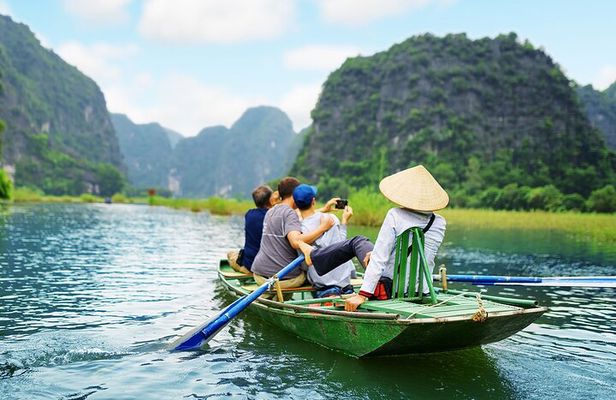 1 Day Ninh Binh Tour (Hoa Lu - Tam Coc - Mua Cave)