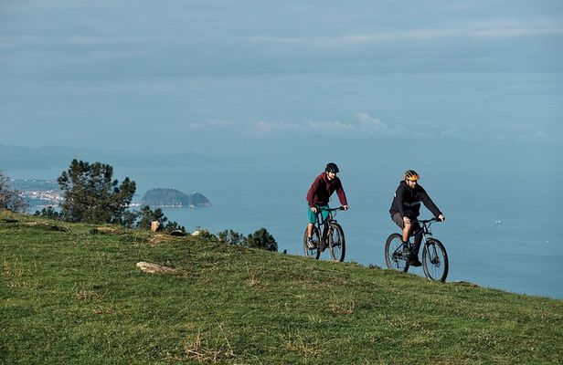 Guided Electric Mountain Bike Tour in Gipuzkoa