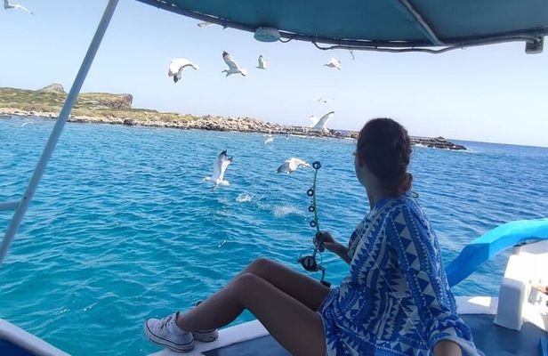 4 Hour Fishing and Swimming Boat Experience in Schisma Eloundas