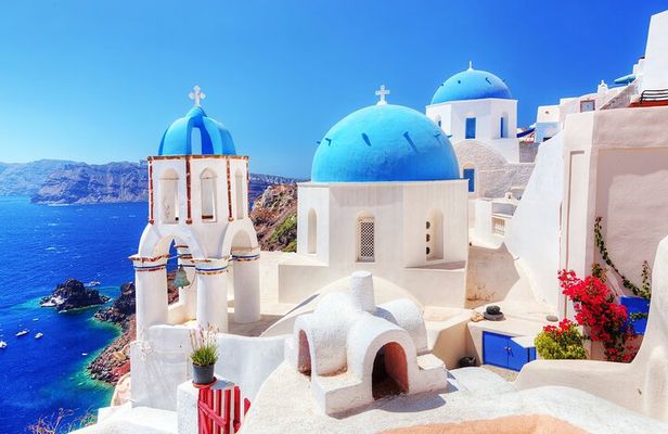 Private Custom Land Tour in Santorini with a Local