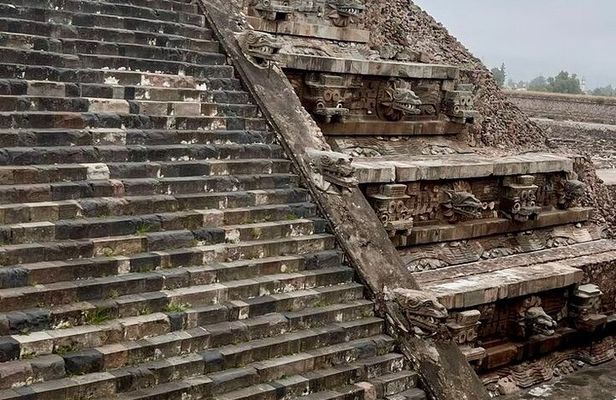 Teotihuacan: Pyramids, Caves & Culinary Experience