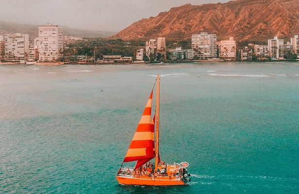 Honolulu Sunset Sail from Kewalo Harbor Including Drinks