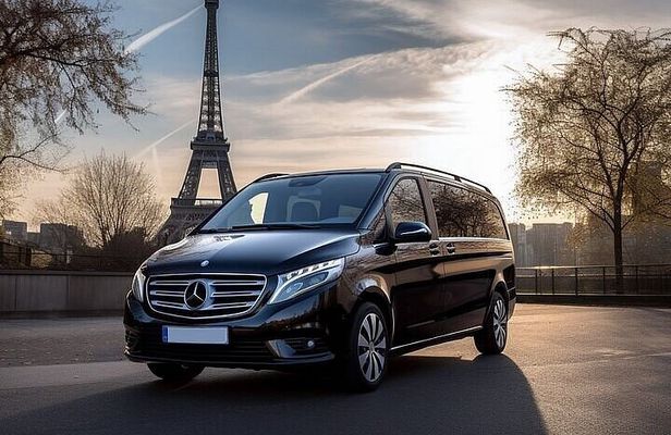 Private Eiffel Guided Tour with Hotel Pick-Up