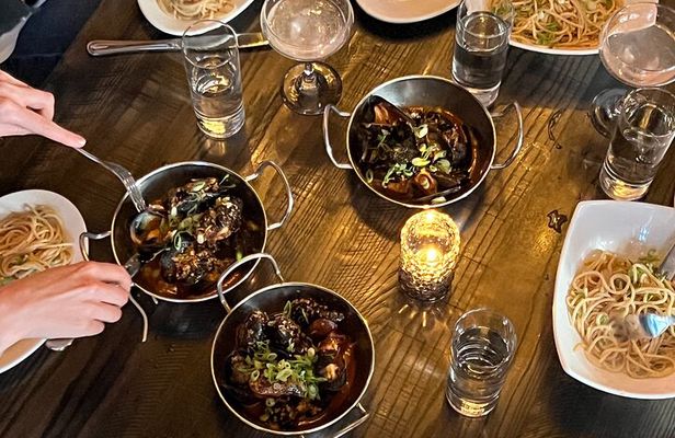 Cocktails & Culinary Gems: Boston's Evening Food & Drink Tour