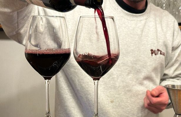 Guided Wine Tour in Old Town Napoli