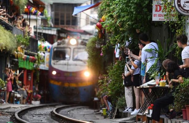 Small group Hanoi Street Food Tour with visit Train Street