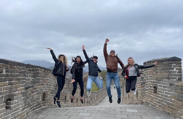 Great Wall & Old City Hutong Join In Group Layover Tour (9AM-5PM)