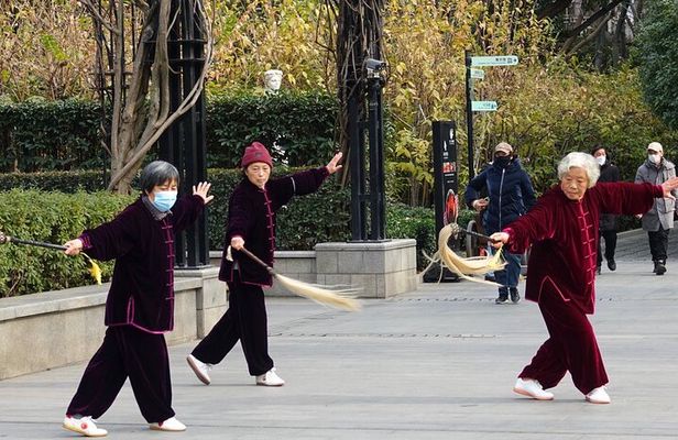 8-Hr Shanghai City Tour Opt for Homemade Lunch