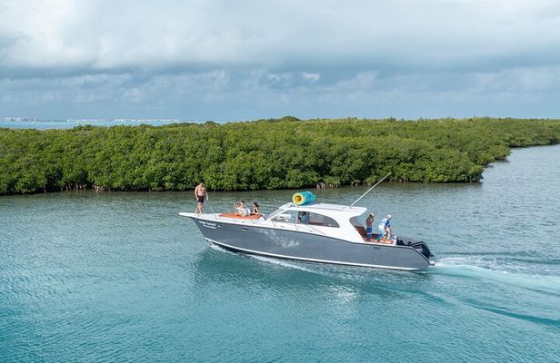 Exclusive Isla Mujeres and Cancun Private Yacht Tour
