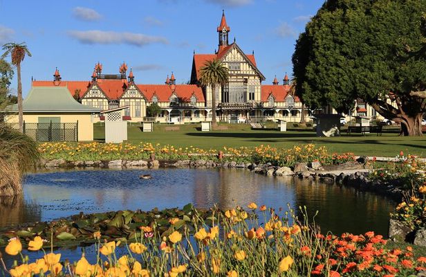 Private RotoruaTour Waiotapu & Redwood forest & spa from Auckland