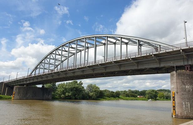 6 Hour Battle of Arnhem Tour by Car with Private Guide
